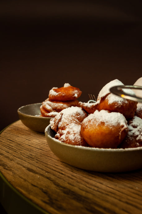 Moonsisters in the Kitchen: oliebollen bakken met Cees Holtkamp